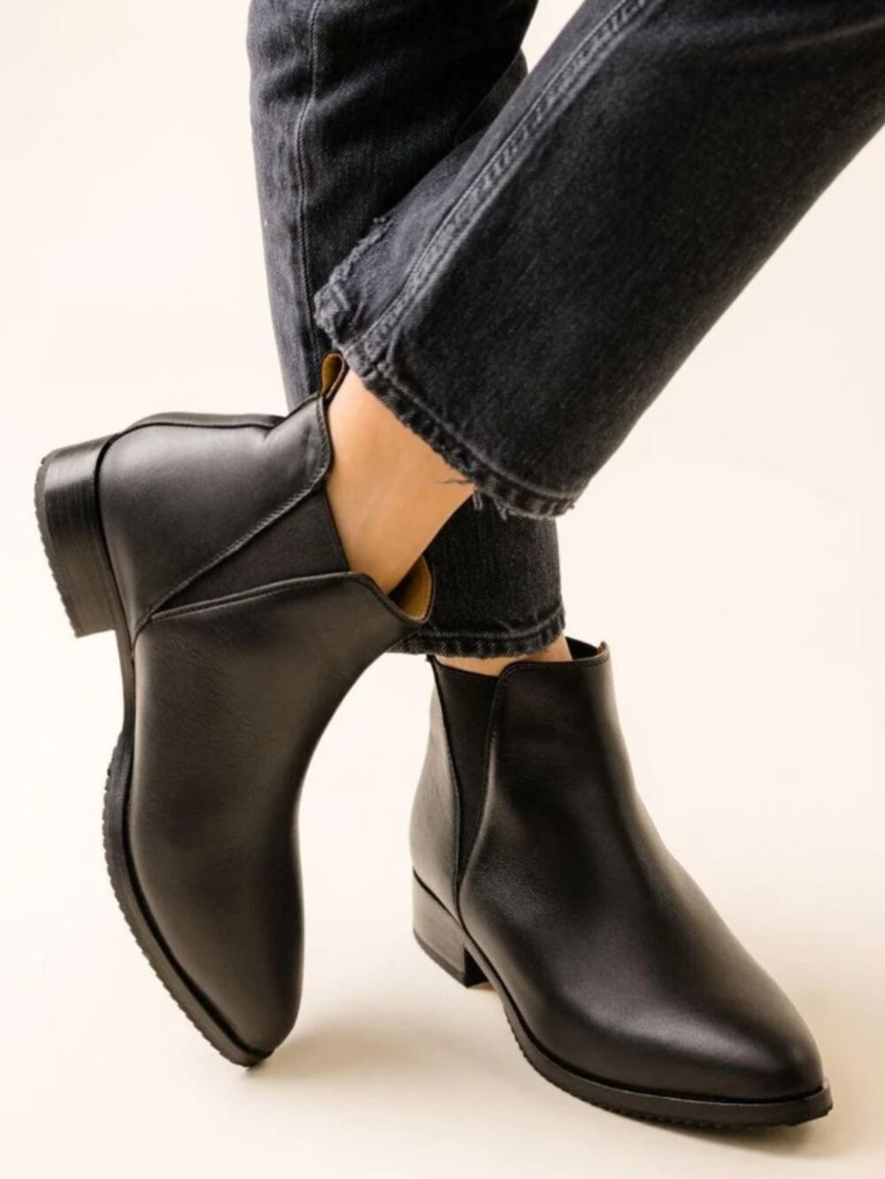 Nisolo Eva Everyday Chelsea Boot – Black/Black, Size 8.5
